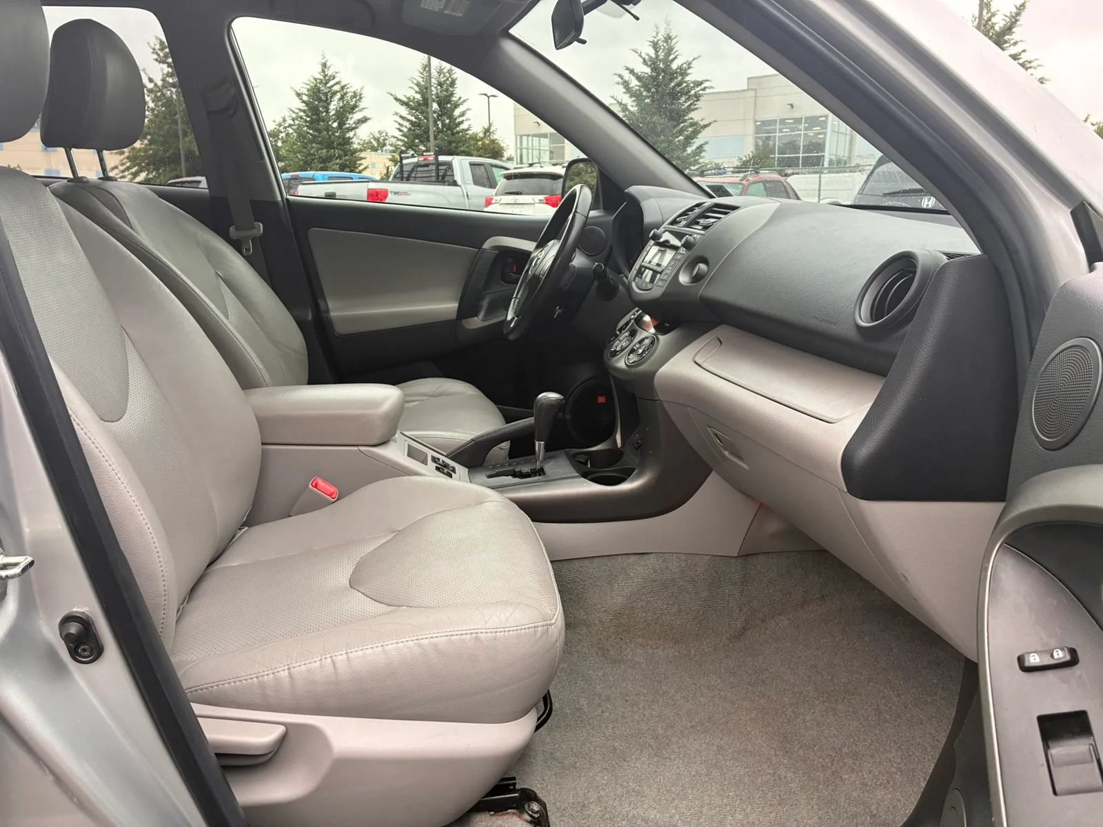 Used 2011 Toyota RAV4 Limited w/ Limited Extra Value Pkg AWD/4WD image 35