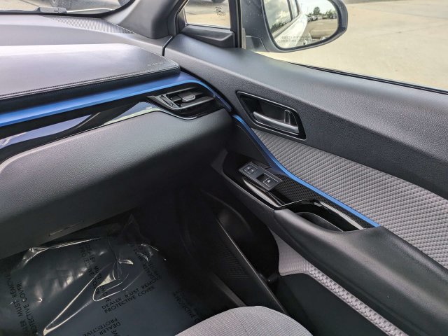 Used 2019 Toyota C-HR XLE FWD image 17