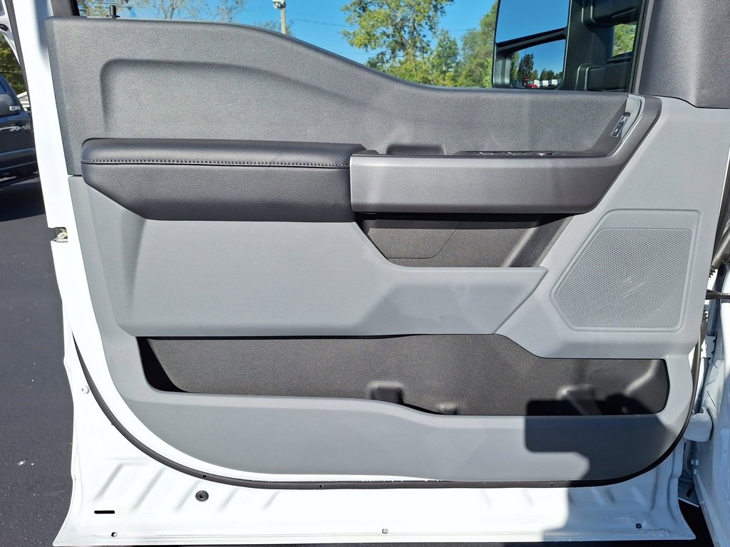 New 2026 Ford F350 XLT image 2