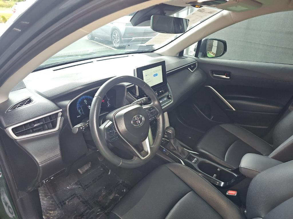 Used 2025 Toyota Corolla Cross XLE AWD/4WD image 29