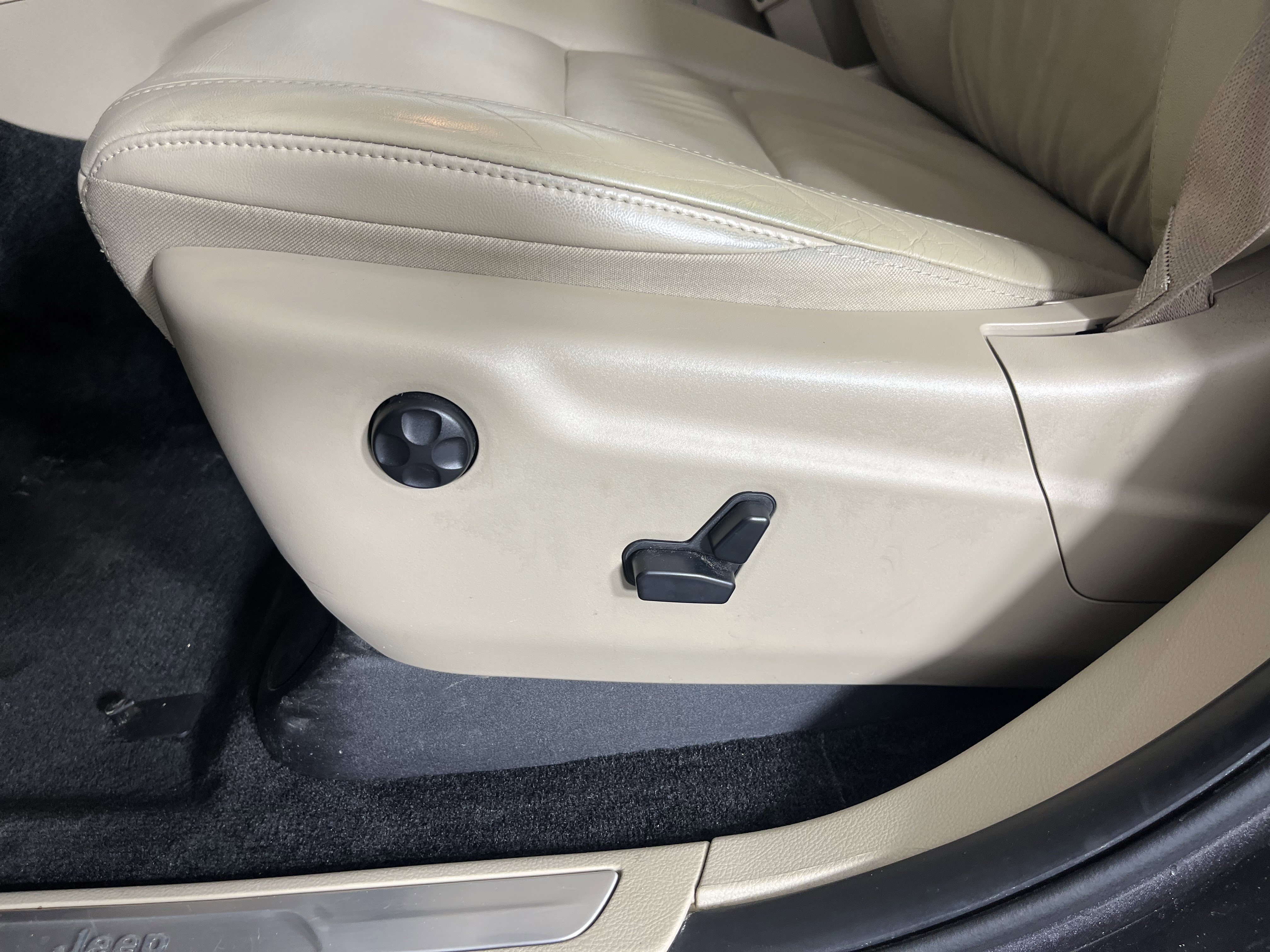 Used 2015 Jeep Grand Cherokee Limited w/ Trailer Tow Group IV image 20