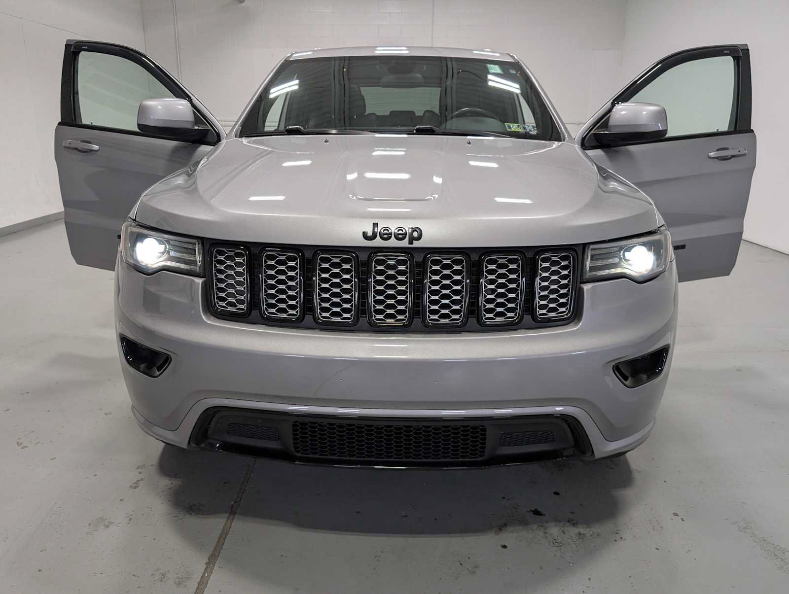 Used 2021 Jeep Grand Cherokee Laredo X AWD/4WD image 15