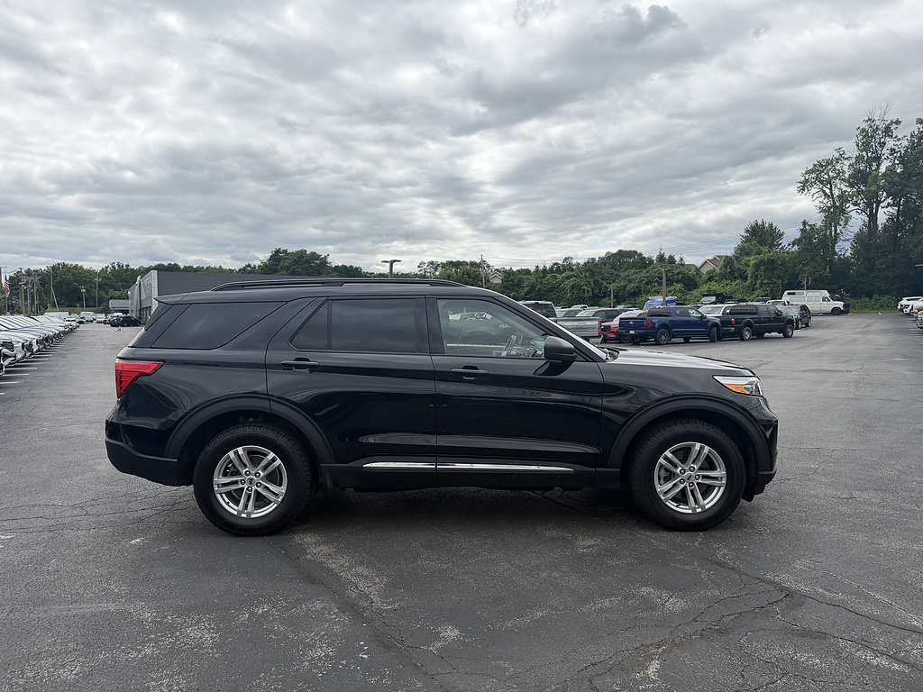 Certified 2023 Ford Explorer XLT w/ Equipment Group 202A AWD/4WD image 9