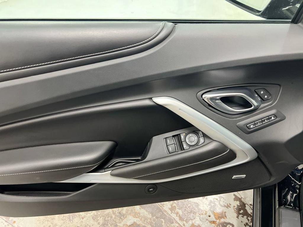Used 2018 Chevrolet Camaro SS RWD image 21