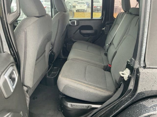 Used 2024 Jeep Wrangler Unlimited w/ Convenience Group image 18