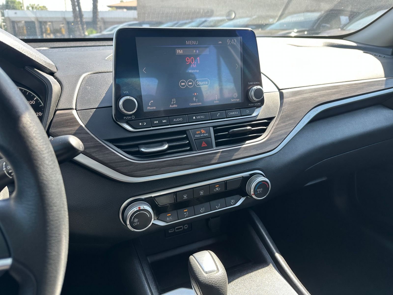 Used 2025 Nissan Altima 2.5 SV FWD image 17