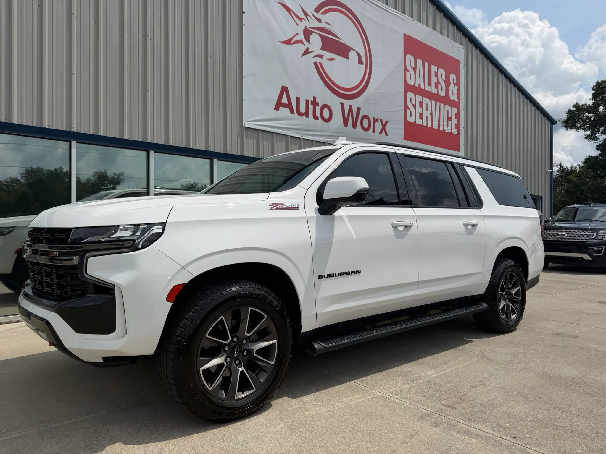 Used 2021 Chevrolet Suburban Z71 w/ Luxury Package AWD/4WD image 25