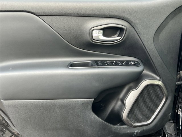 Certified 2022 Jeep Renegade Latitude w/ Convenience Group image 14