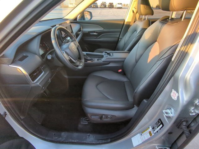 Certified 2025 Toyota Grand Highlander AWD image 8