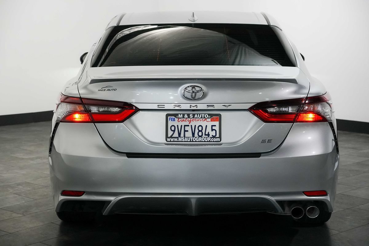 Used 2022 Toyota Camry SE FWD image 5