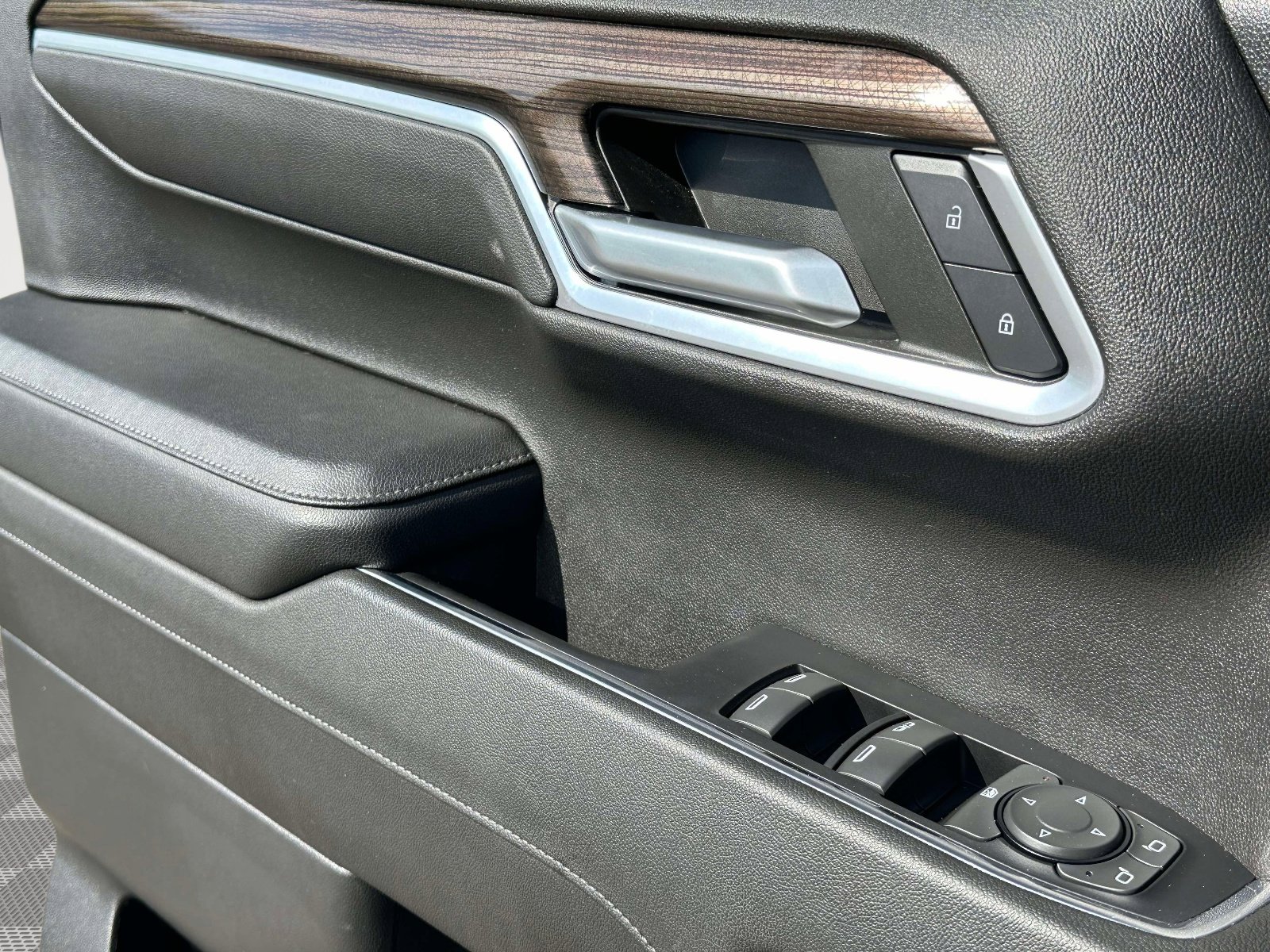 Used 2022 Chevrolet Silverado 1500 LT AWD/4WD image 22