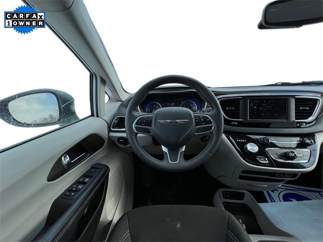 Used 2023 Chrysler Voyager LX image 12