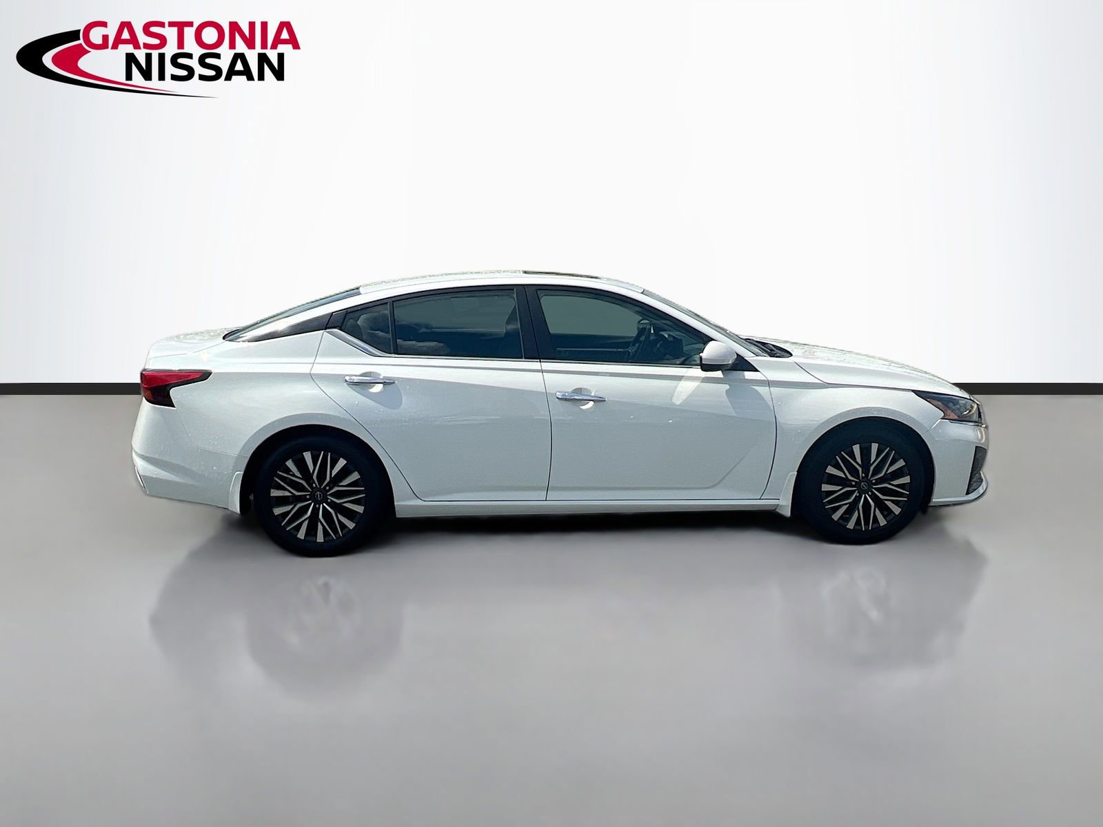 Used 2023 Nissan Altima 2.5 SV w/ SV Premium Package image 10