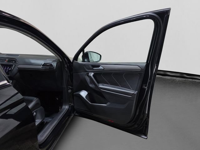 Certified 2023 Volkswagen Tiguan SE AWD/4WD image 33