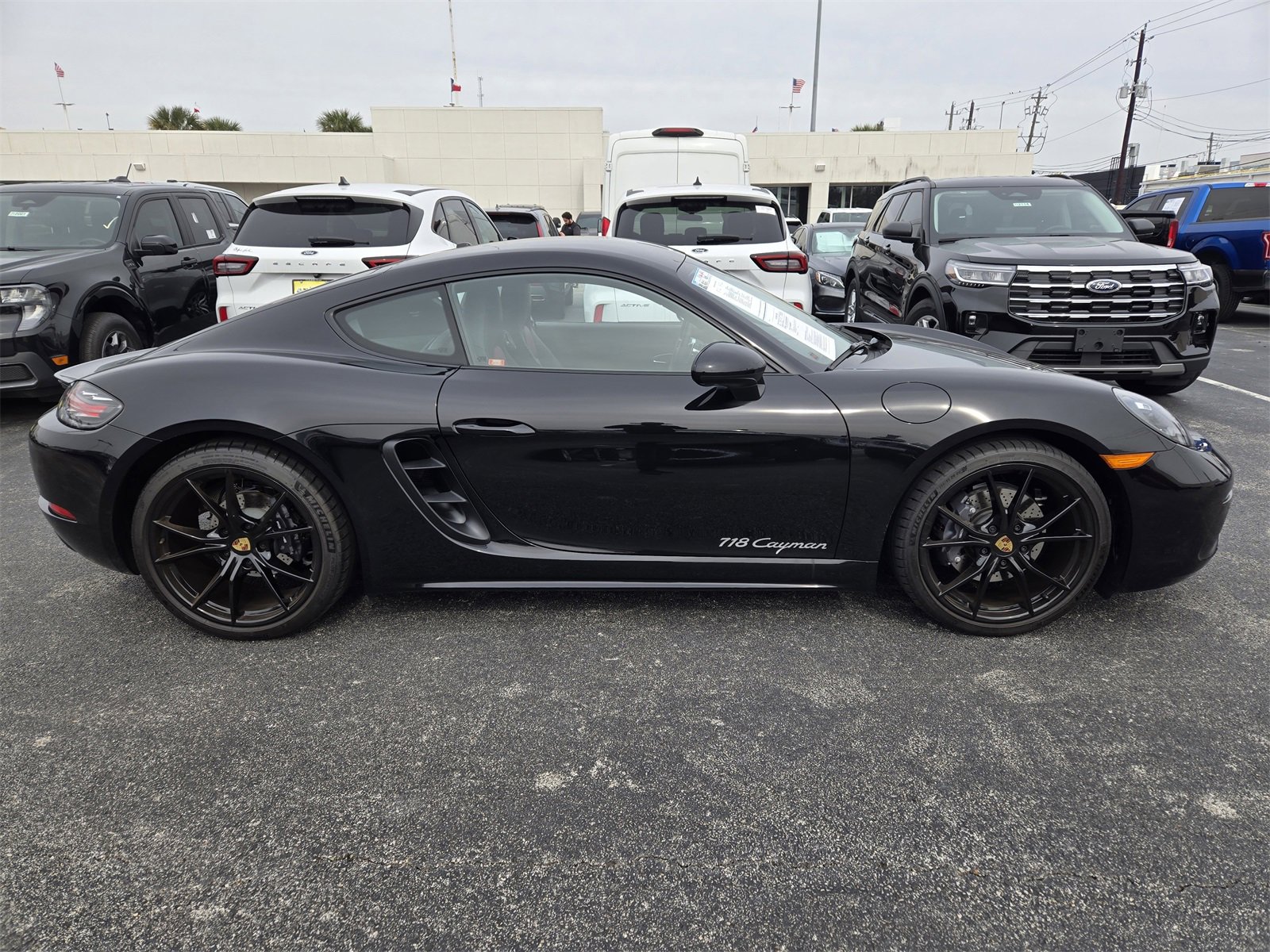 Used 2025 Porsche 718 Cayman image 4