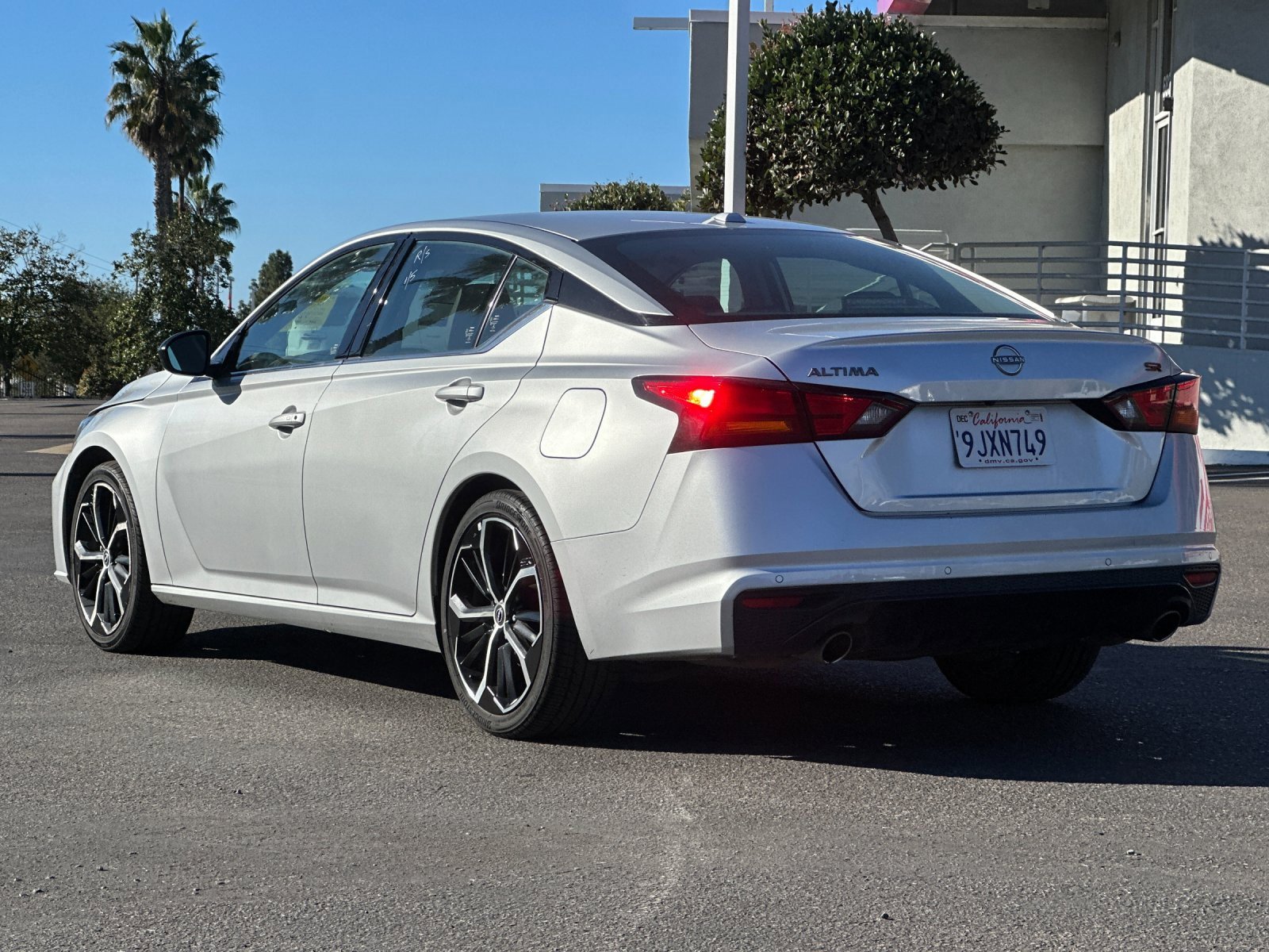 Used 2024 Nissan Altima 2.5 SR image 3