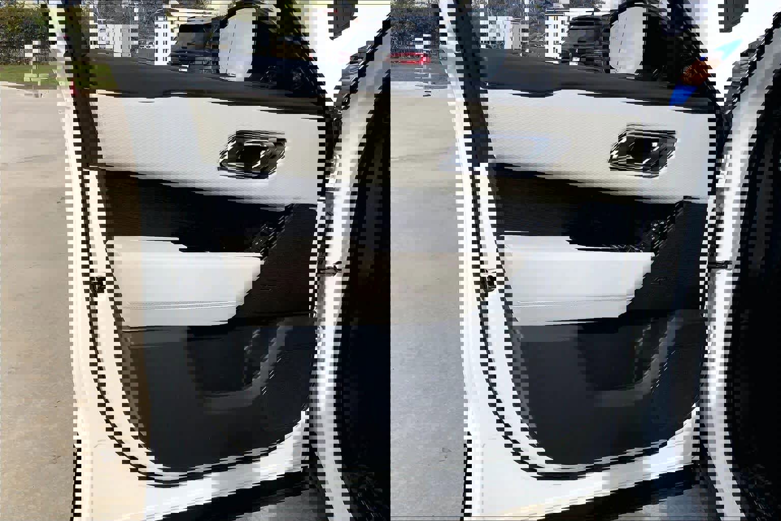 Used 2023 Land Rover Range Rover Velar R-Dynamic S image 25