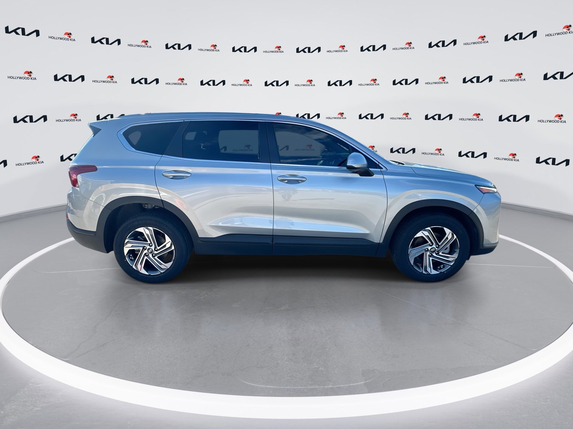 Used 2023 Hyundai Santa Fe SE image 9