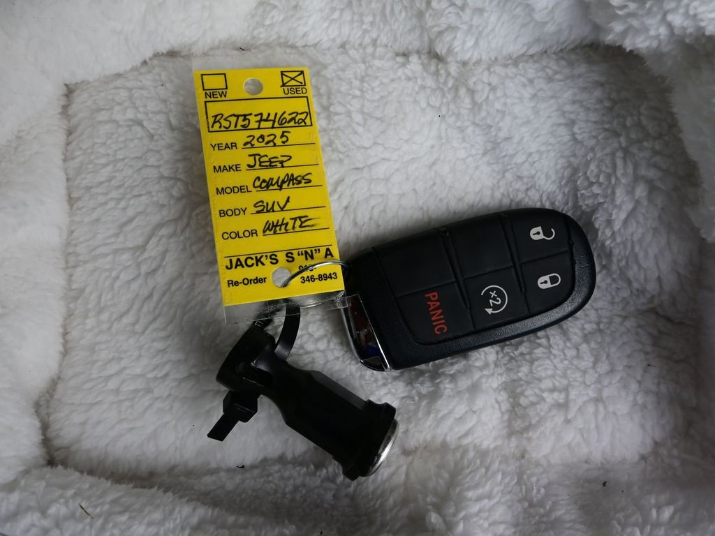 Used 2025 Jeep Compass Latitude AWD/4WD image 23