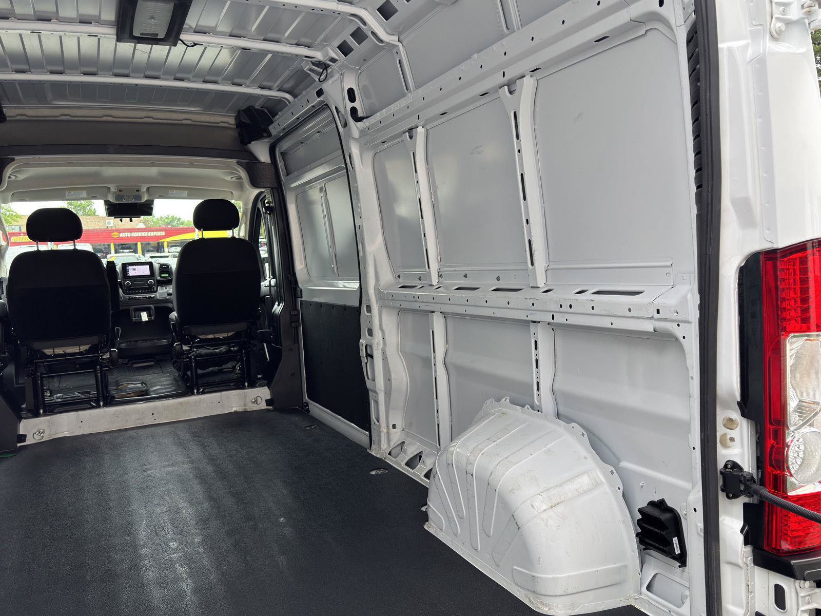 Used 2025 RAM ProMaster 2500 w/ Convenience Group FWD image 9