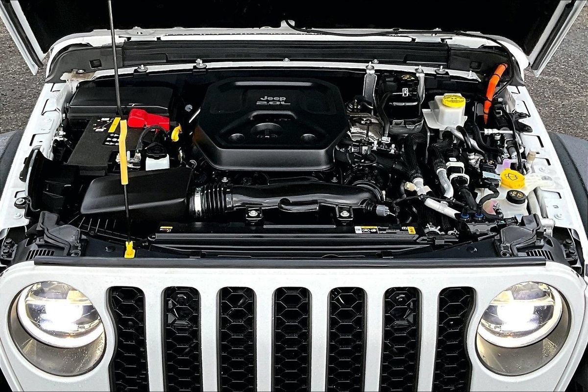 Used 2022 Jeep Wrangler Unlimited Rubicon 4xe w/ Cold Weather Group AWD/4WD image 40