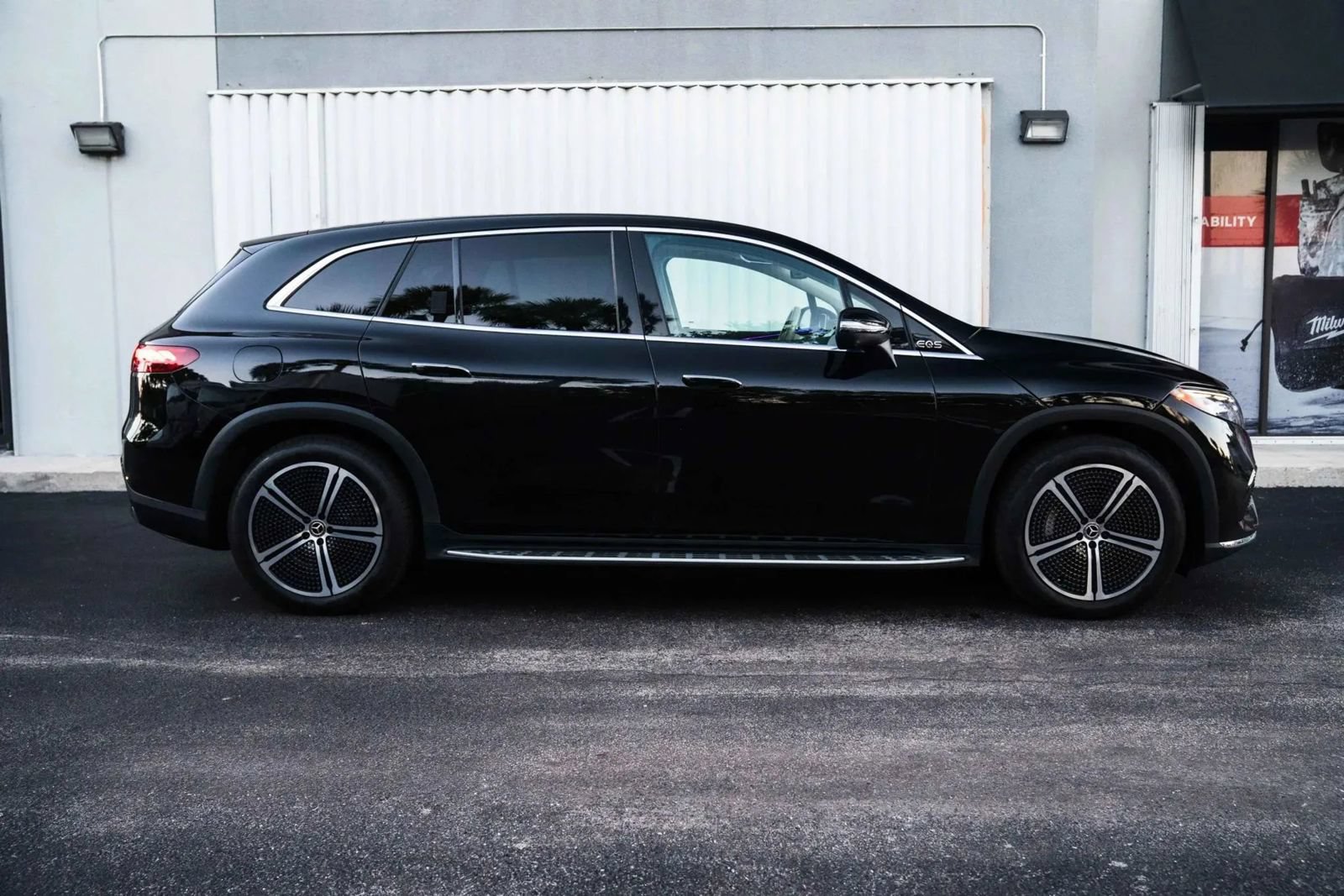 Used 2023 Mercedes-Benz EQS 450+ 4MATIC SUV image 4