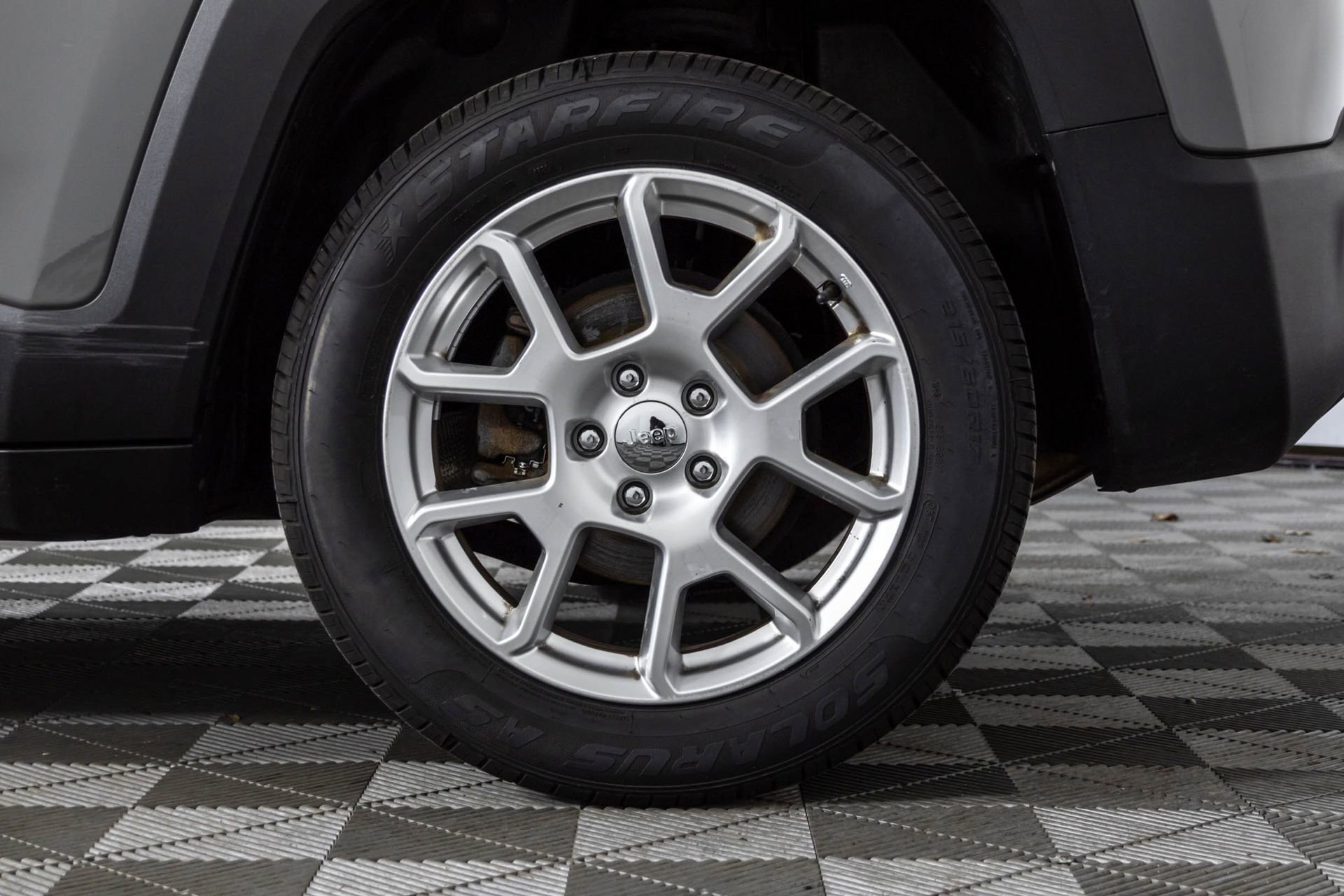Used 2020 Jeep Renegade Latitude FWD image 42