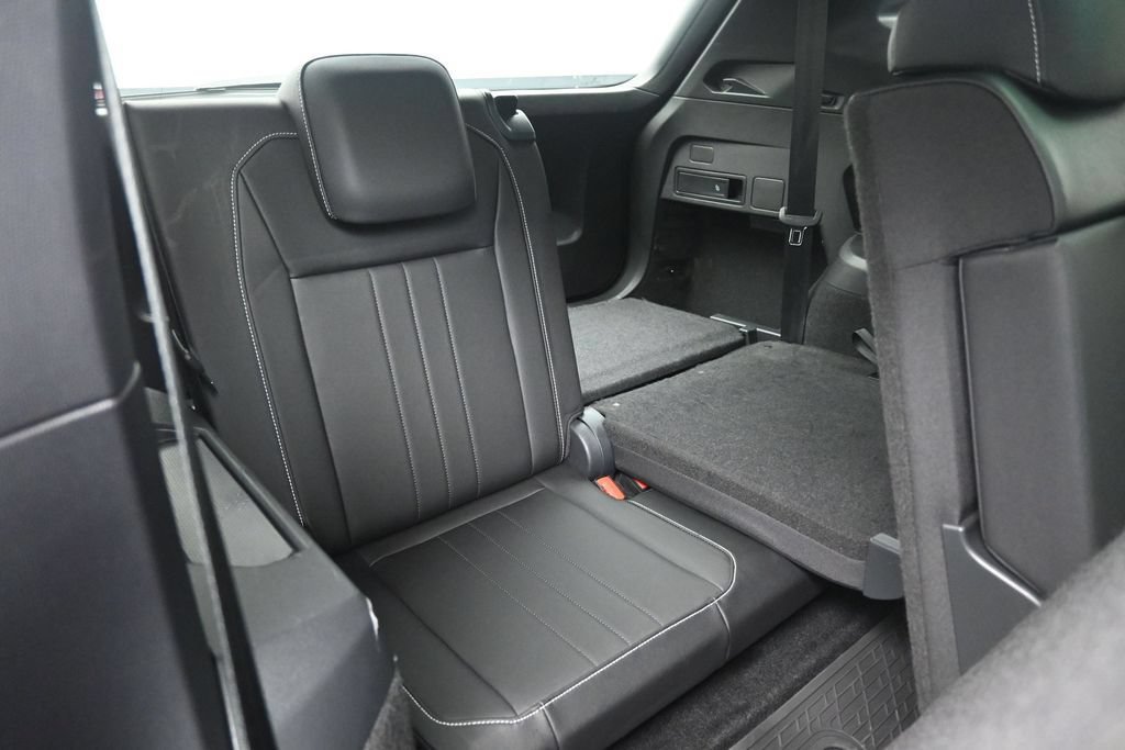 Used 2023 Volkswagen Tiguan SE R-Line FWD image 26