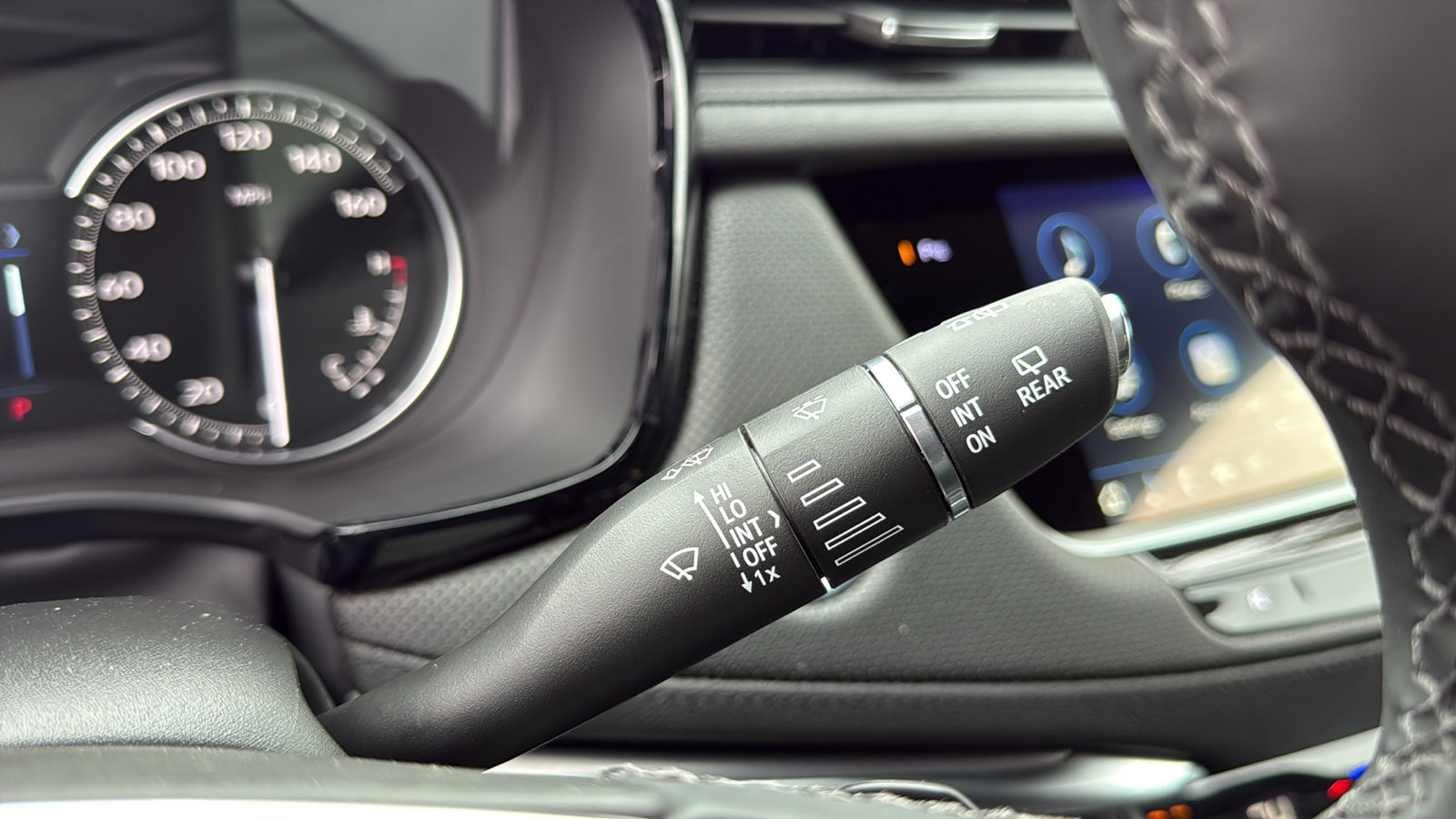 New 2025 Cadillac XT5 Luxury image 18