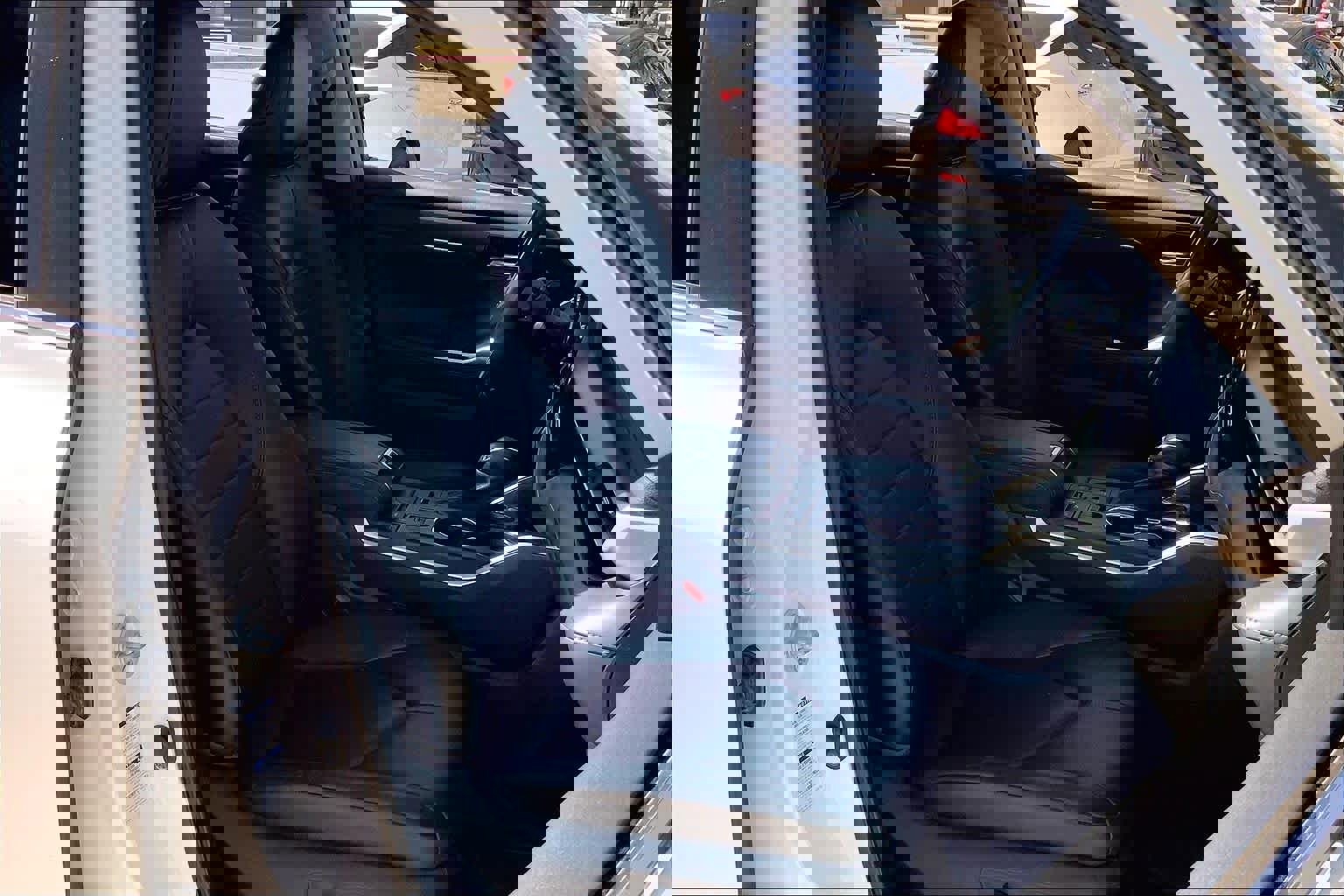 Used 2021 Toyota Highlander XLE AWD/4WD image 8