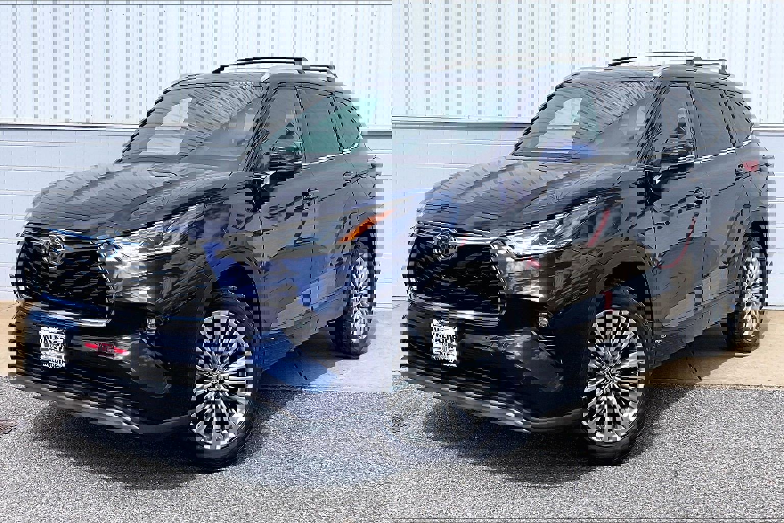 Used 2023 Toyota Highlander Platinum image 2