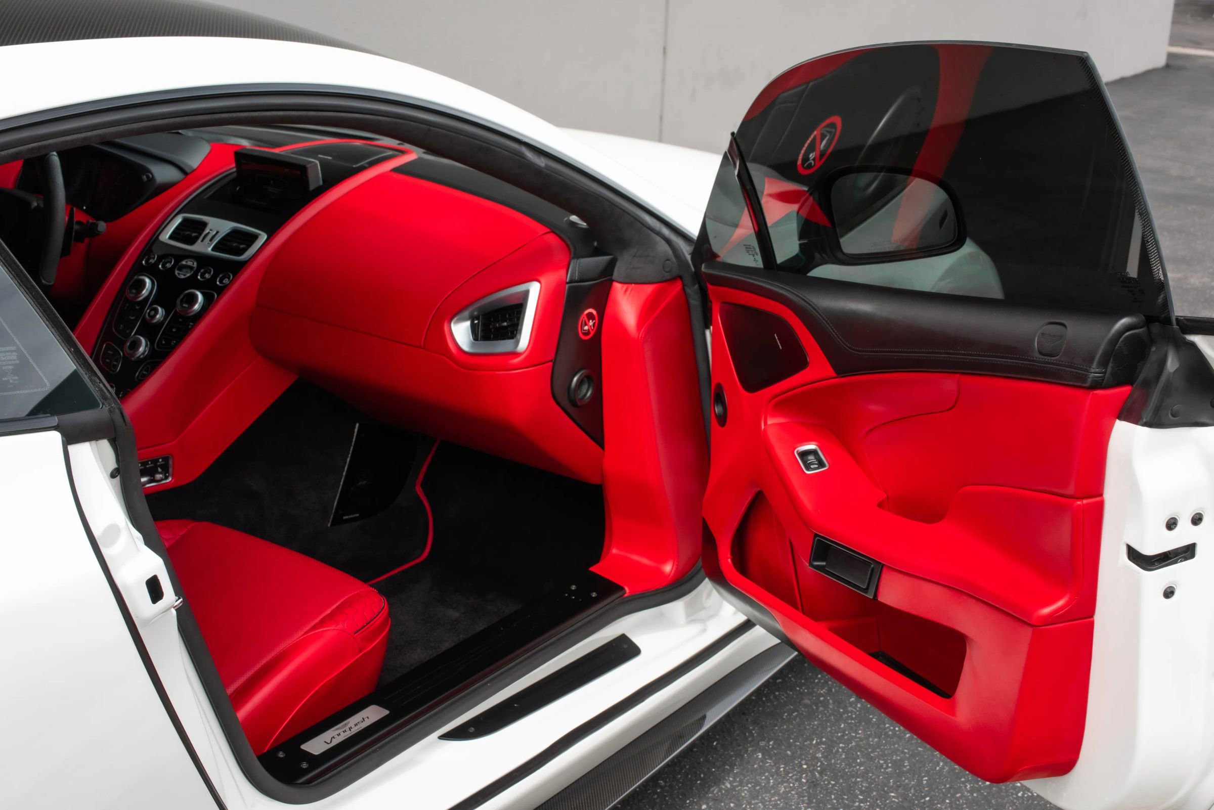 Used 2014 Aston Martin Vanquish Coupe RWD image 18