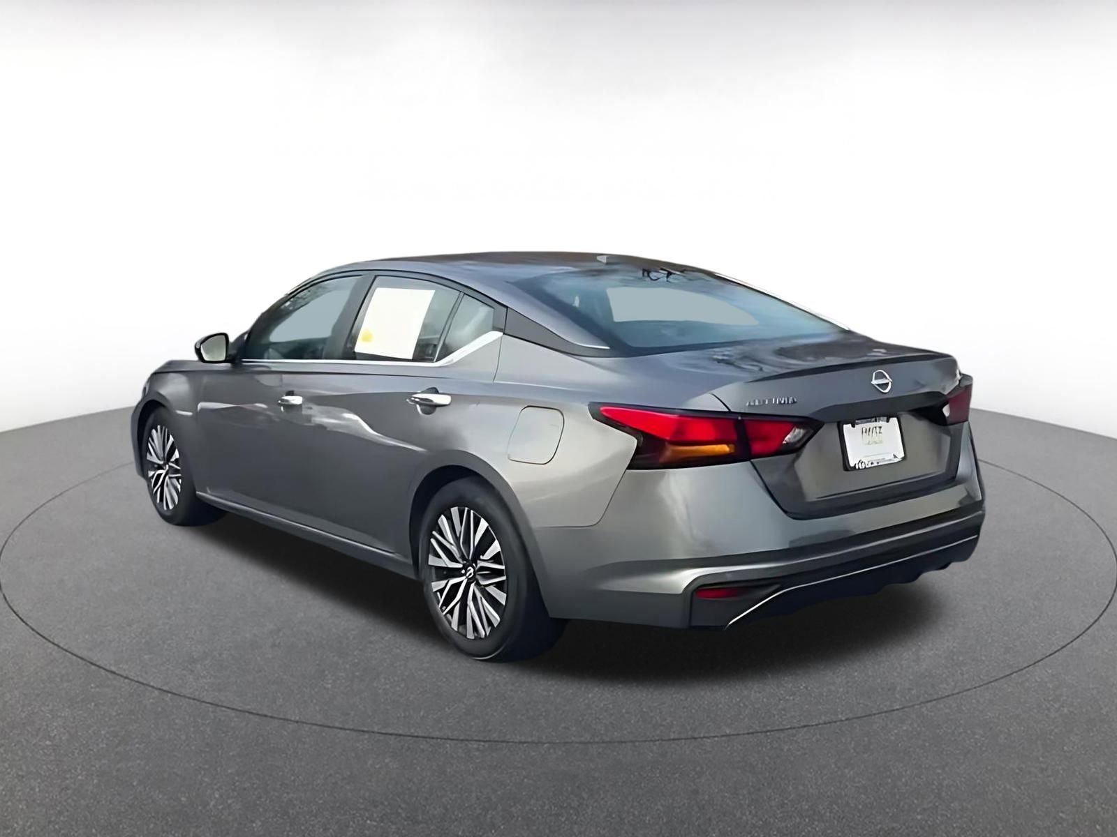 Used 2025 Nissan Altima 2.5 SV image 10