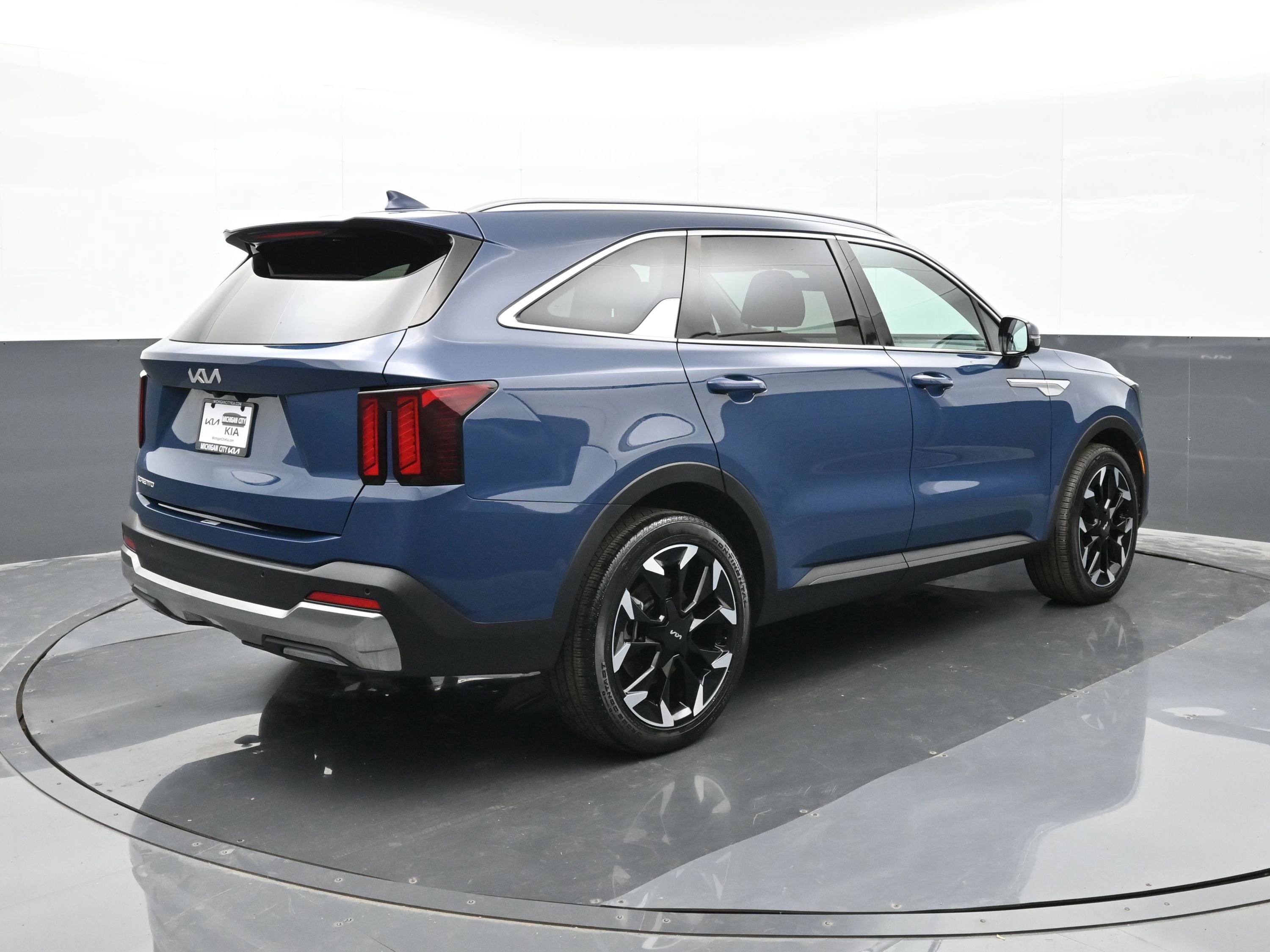 Used 2024 Kia Sorento EX w/ Panoramic Sunroof Package image 8