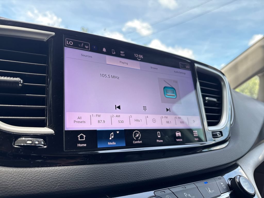 Used 2023 Chrysler Pacifica Touring-L FWD image 18