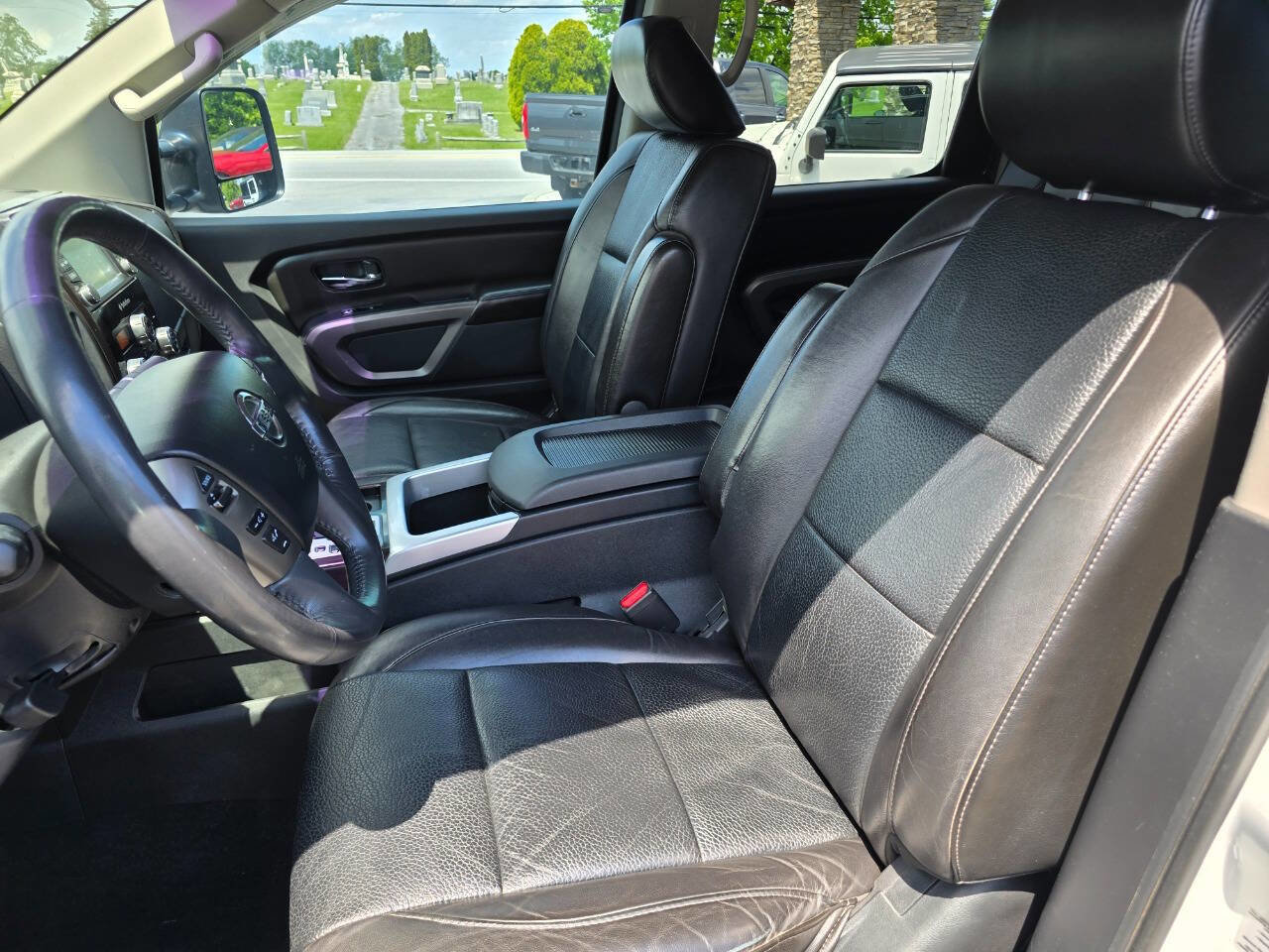 Used 2015 Nissan Titan SL w/ SL Moonroof Package AWD/4WD image 11