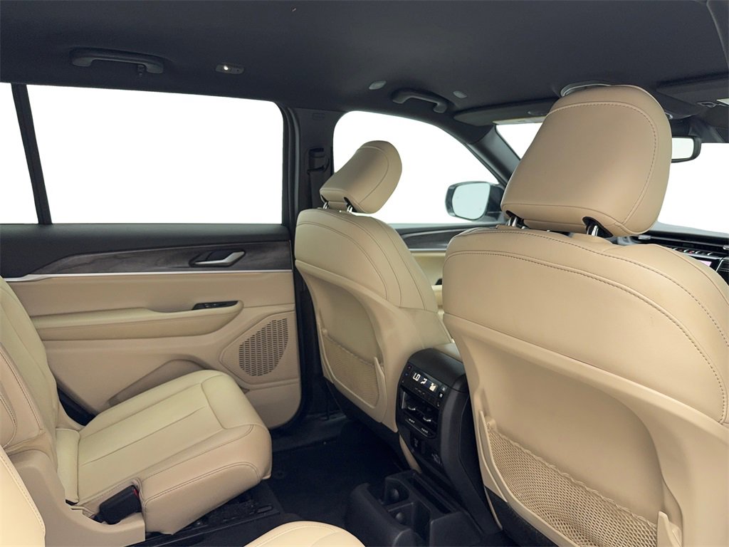 Used 2024 Jeep Grand Cherokee L Limited w/ Black Appearance Package image 49