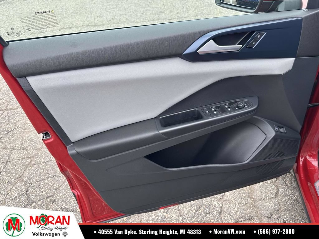 Certified 2023 Volkswagen Taos SE w/ Panoramic Sunroof Package AWD/4WD image 18