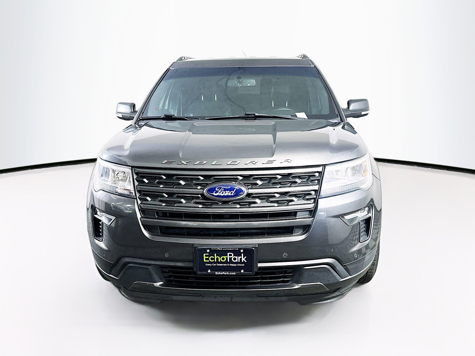 Used 2018 Ford Explorer XLT w/ Equipment Group 202A FWD image 2