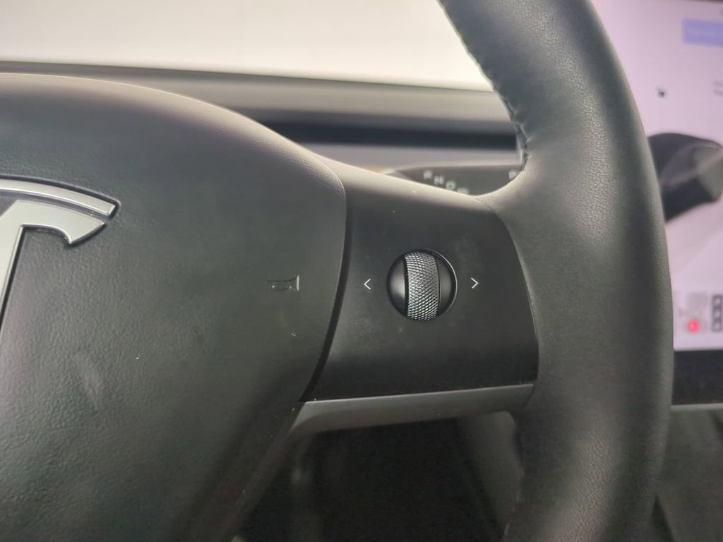 Used 2024 Tesla Model Y Long Range AWD/4WD image 32