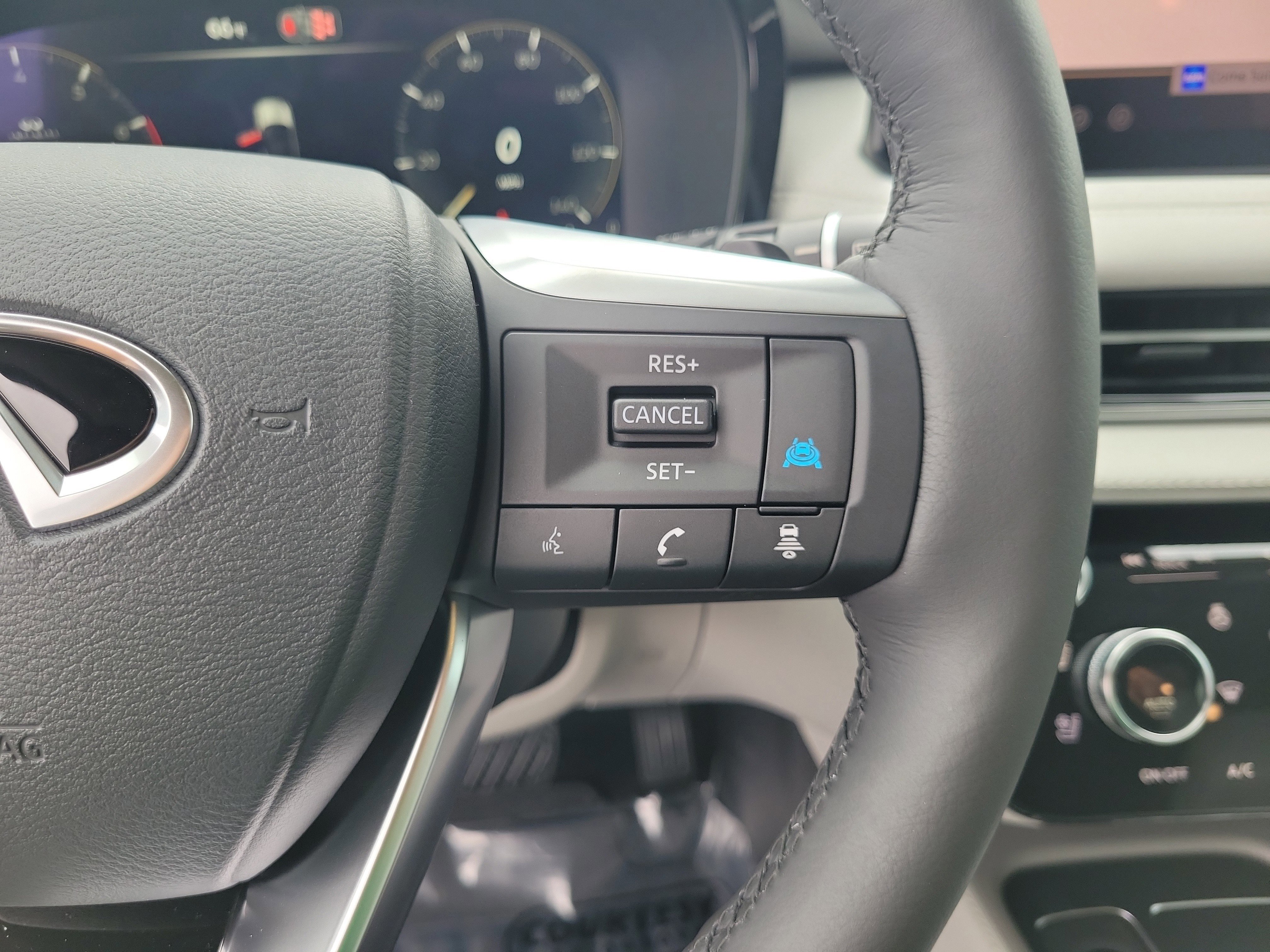 New 2026 INFINITI QX60 Luxe w/ Family Package image 22