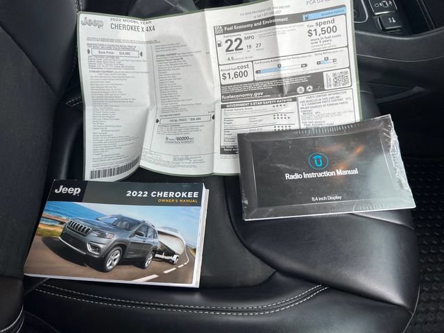 Used 2022 Jeep Cherokee Latitude AWD/4WD image 35