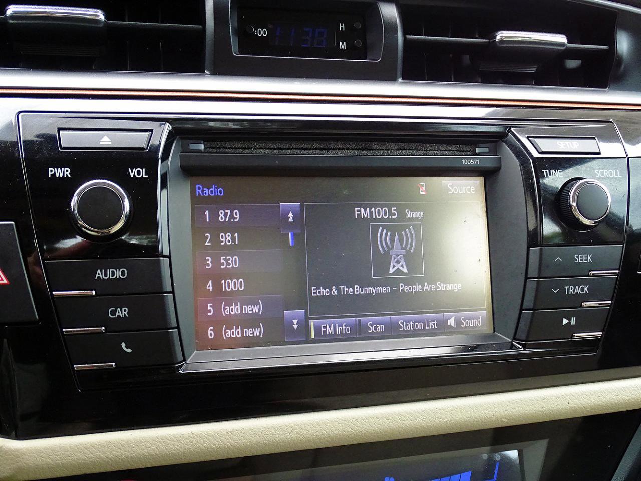 Used 2014 Toyota Corolla LE FWD image 41