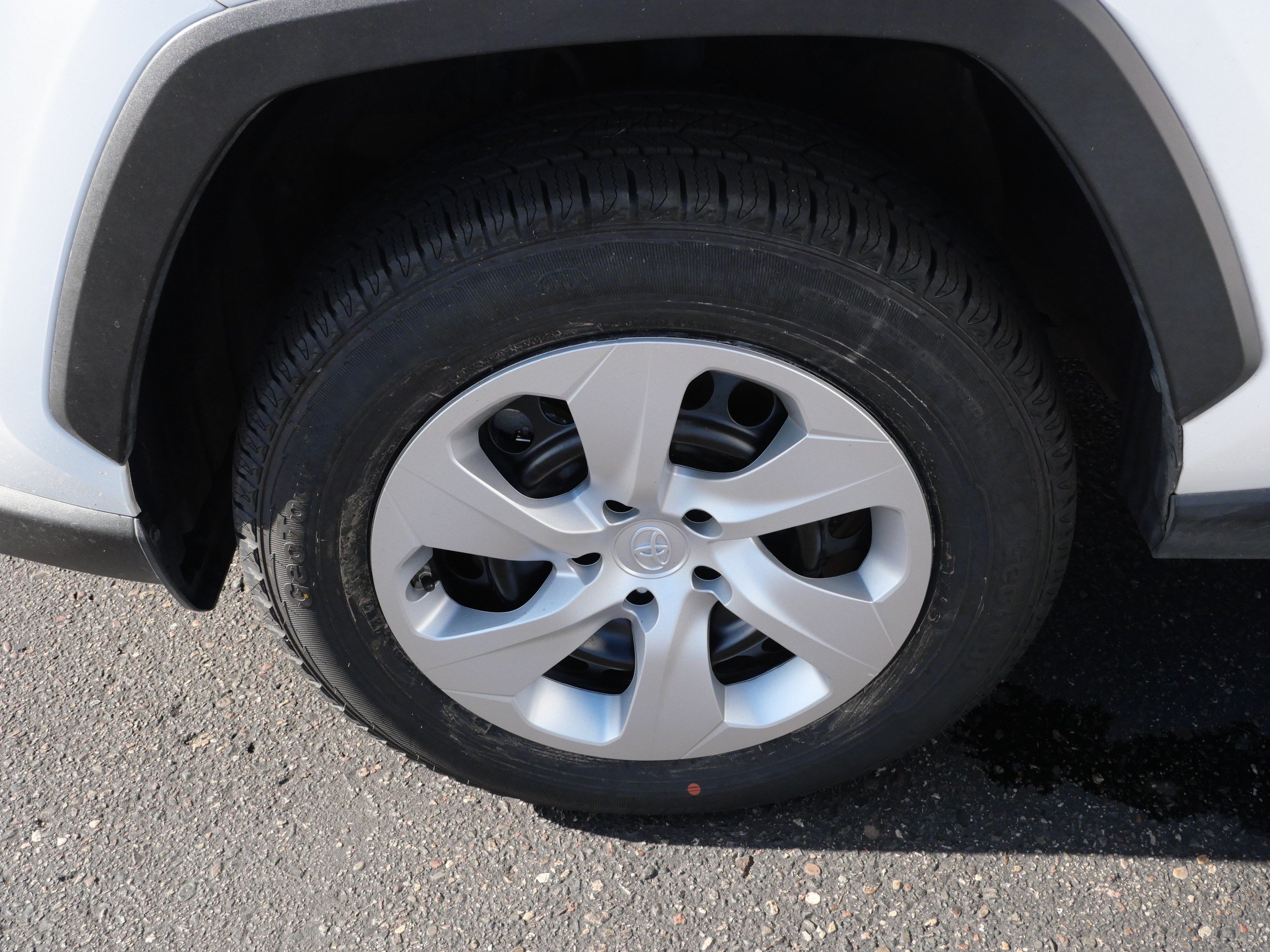 Certified 2025 Toyota RAV4 LE AWD/4WD image 15