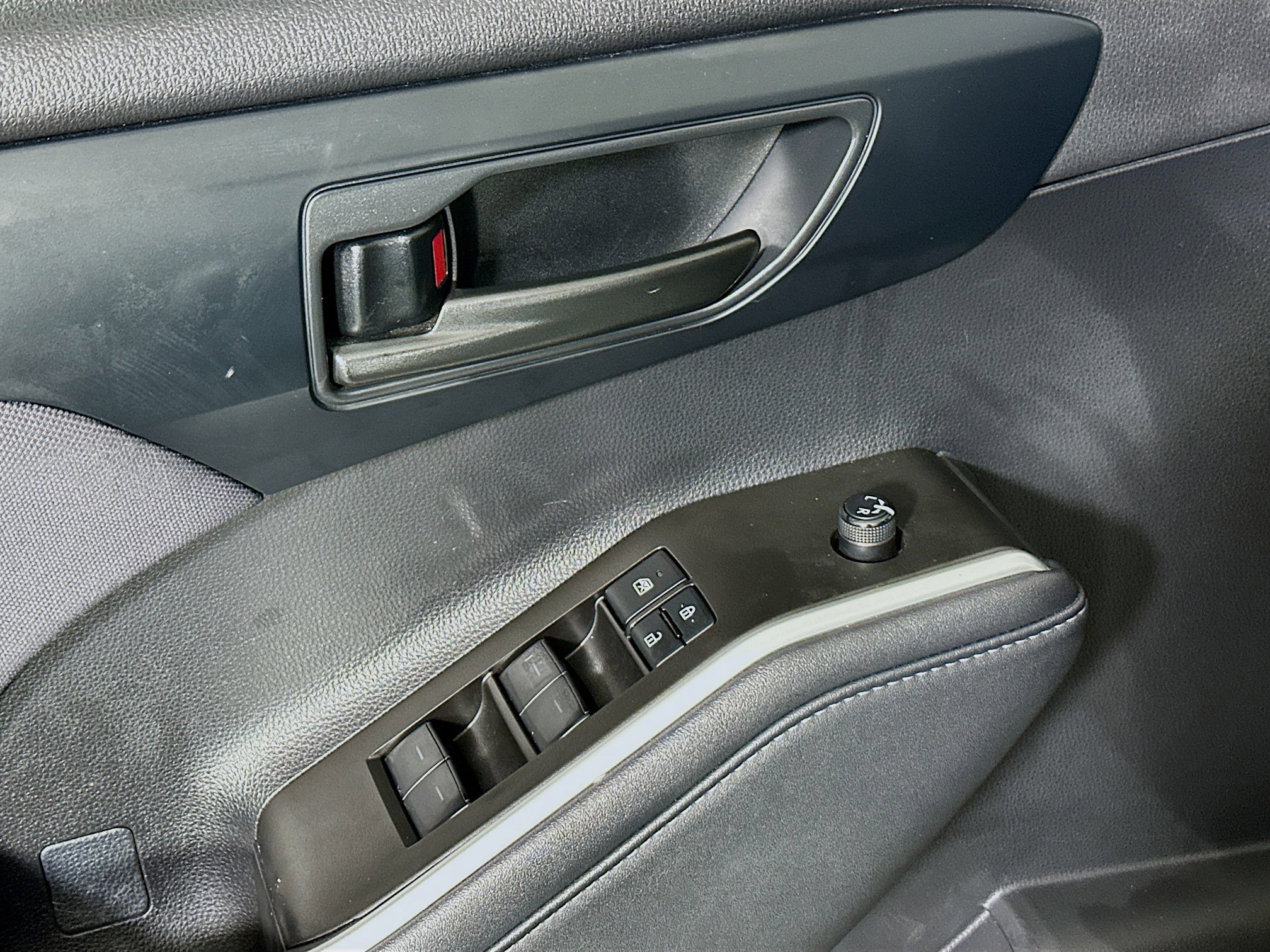 Used 2023 Toyota Highlander L image 14