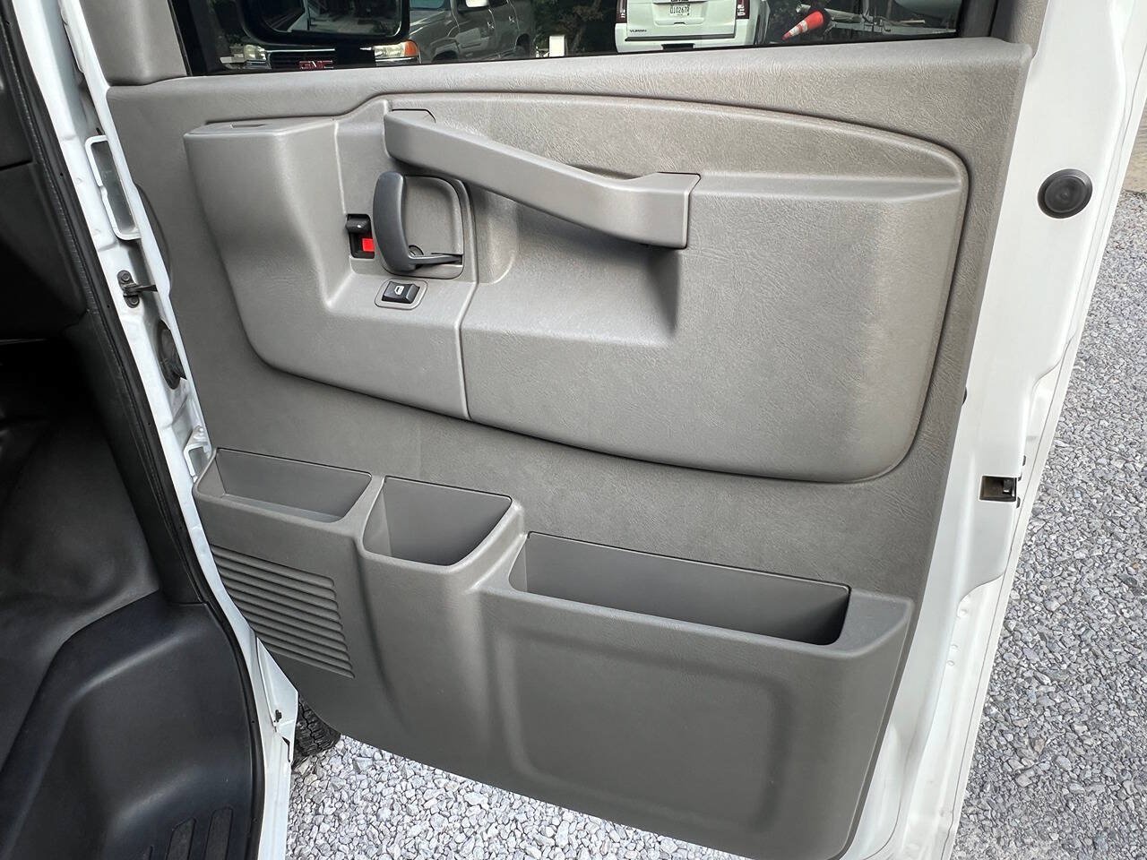 Used 2023 Chevrolet Express 3500 w/ Power Convenience Package RWD image 18