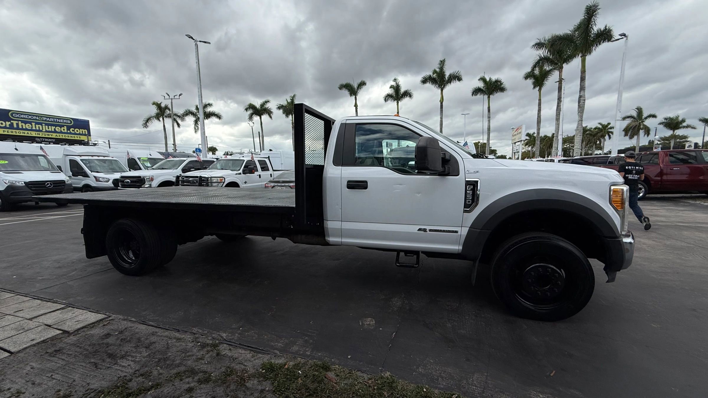 Used 2017 Ford F550 2WD Regular Cab Super Duty image 7