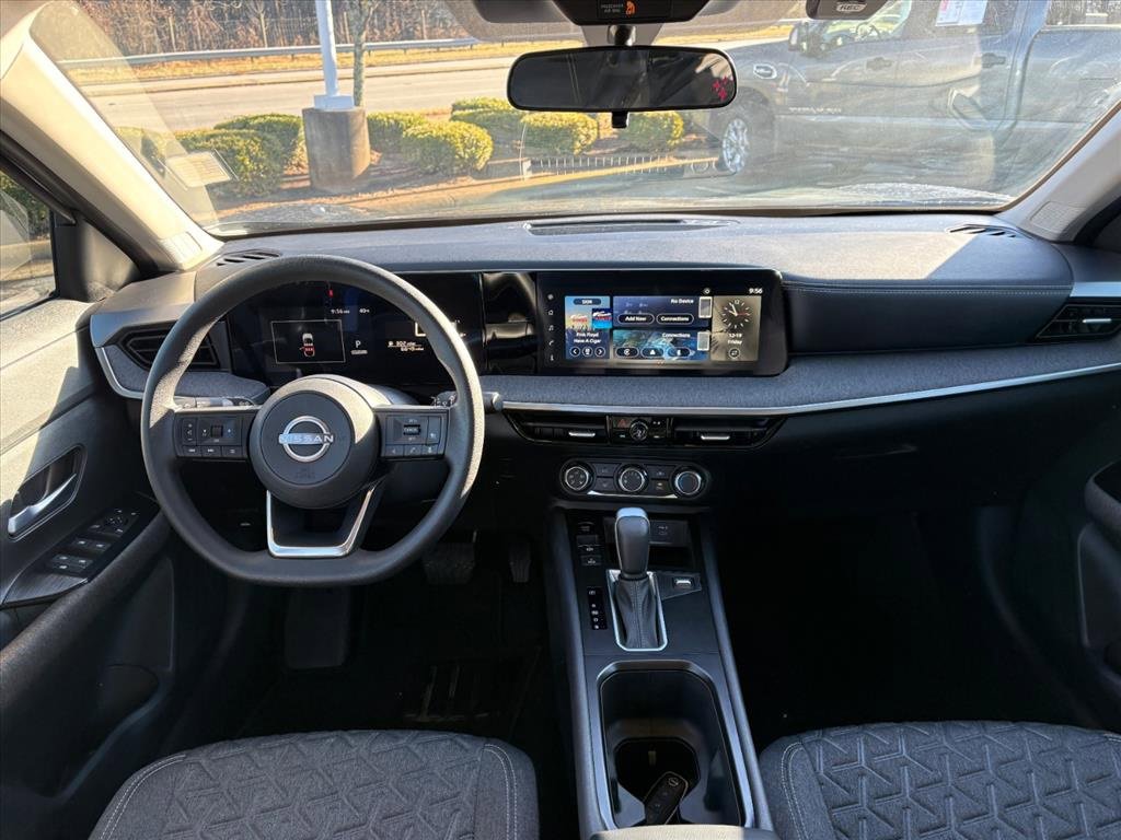 Used 2025 Nissan Kicks SV w/ Charging Package image 8