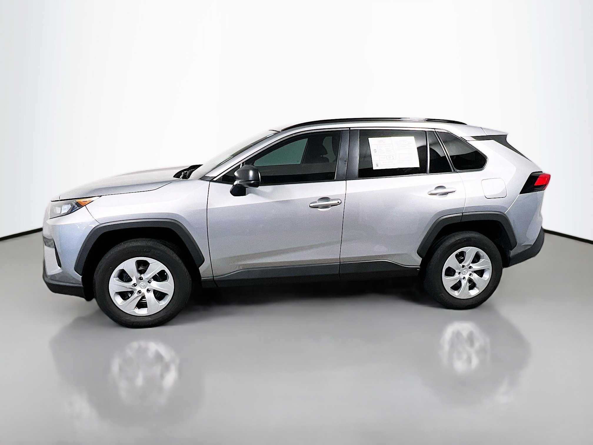 Used 2021 Toyota RAV4 LE image 9