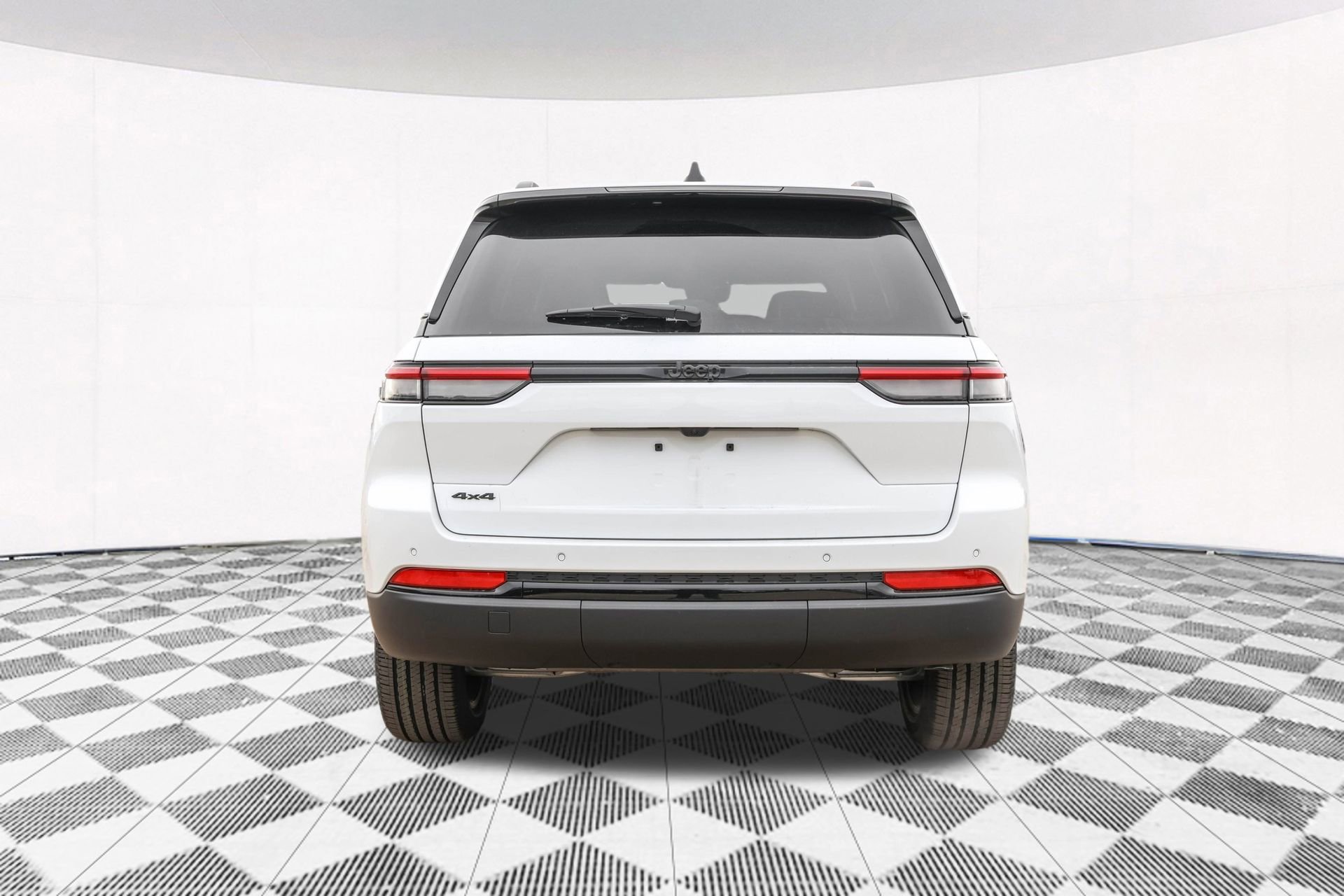 New 2025 Jeep Grand Cherokee Altitude image 18